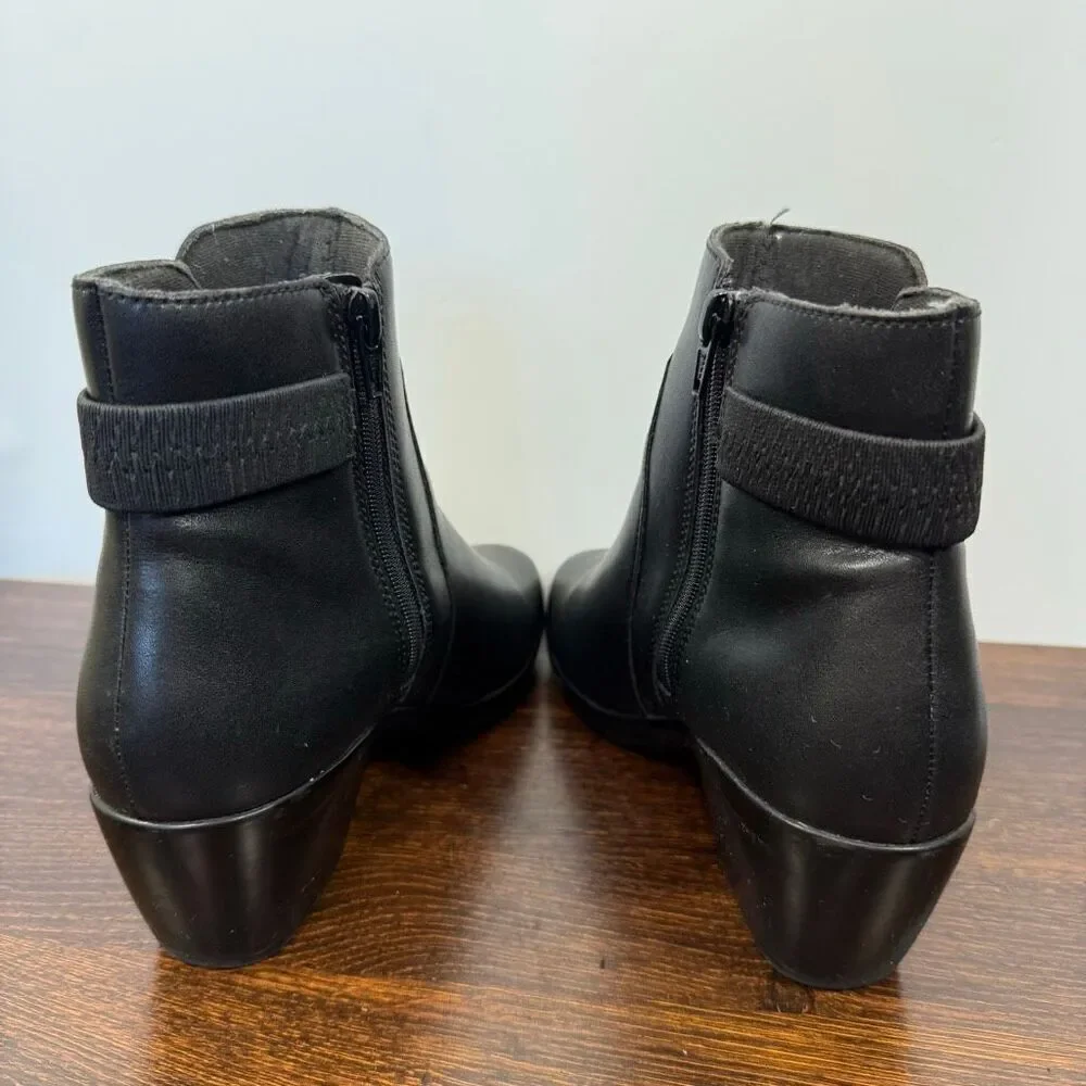 Clarks collection Women’s black side zip 2” heel ankle boot size 8.5